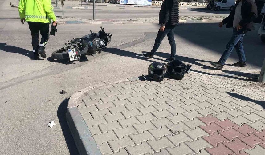 Konya'da SUV tipi araç ile motosiklet çarpıştı: 2 yaralı
