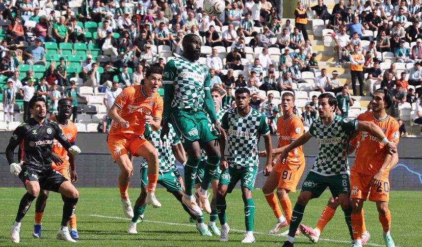 Trendyol Süper Lig: Konyaspor: 0 - Başakşehir: 0 (İlk yarı)