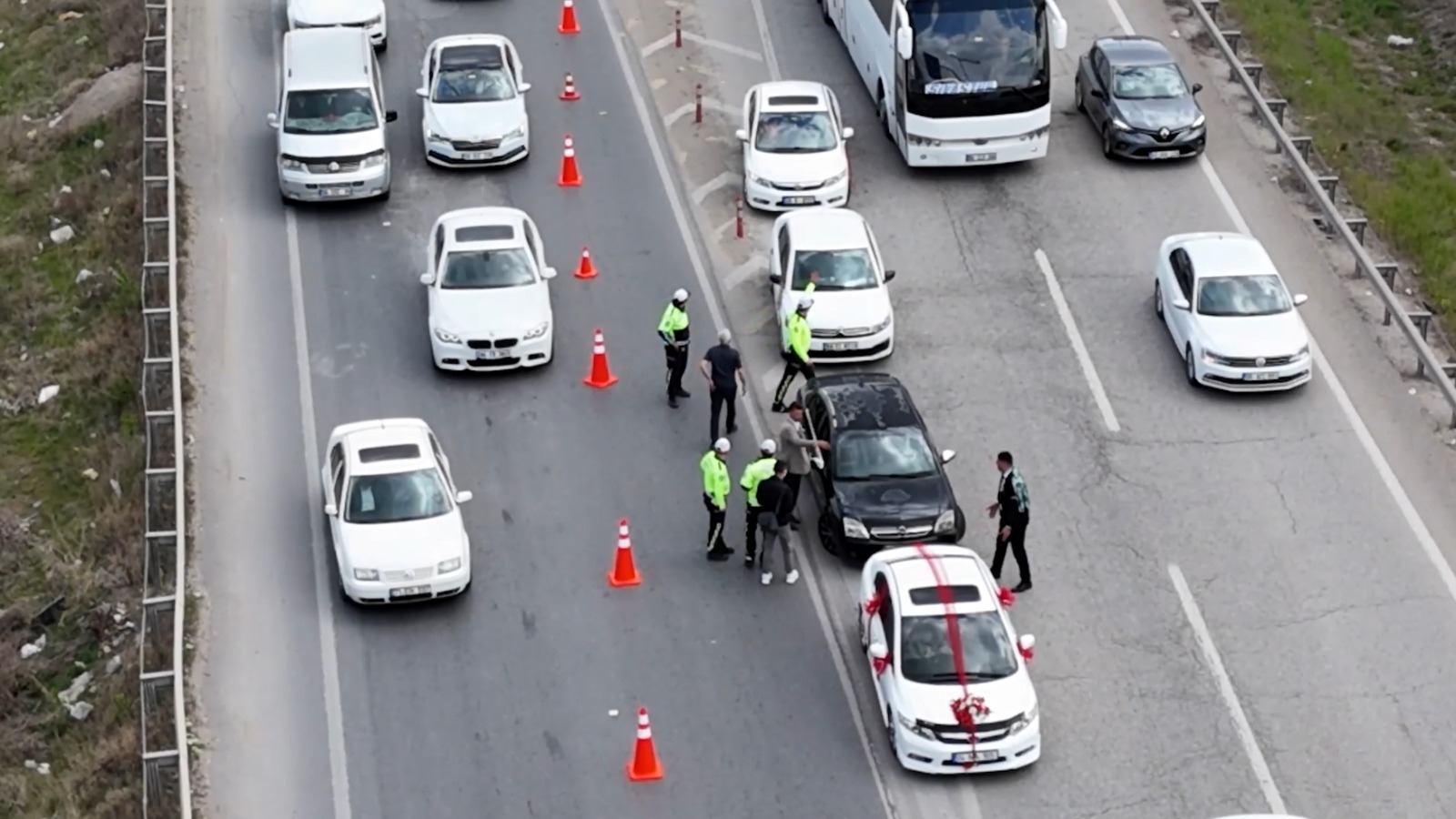 Kırıkkale’de Ceza Kesilen Sürücü, Polisi Tehdit Etti! (1)