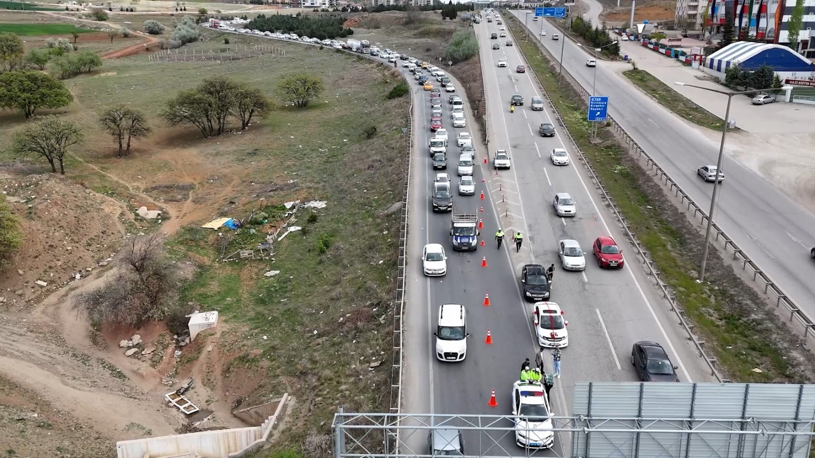 Kırıkkale’de Ceza Kesilen Sürücü, Polisi Tehdit Etti! (3)