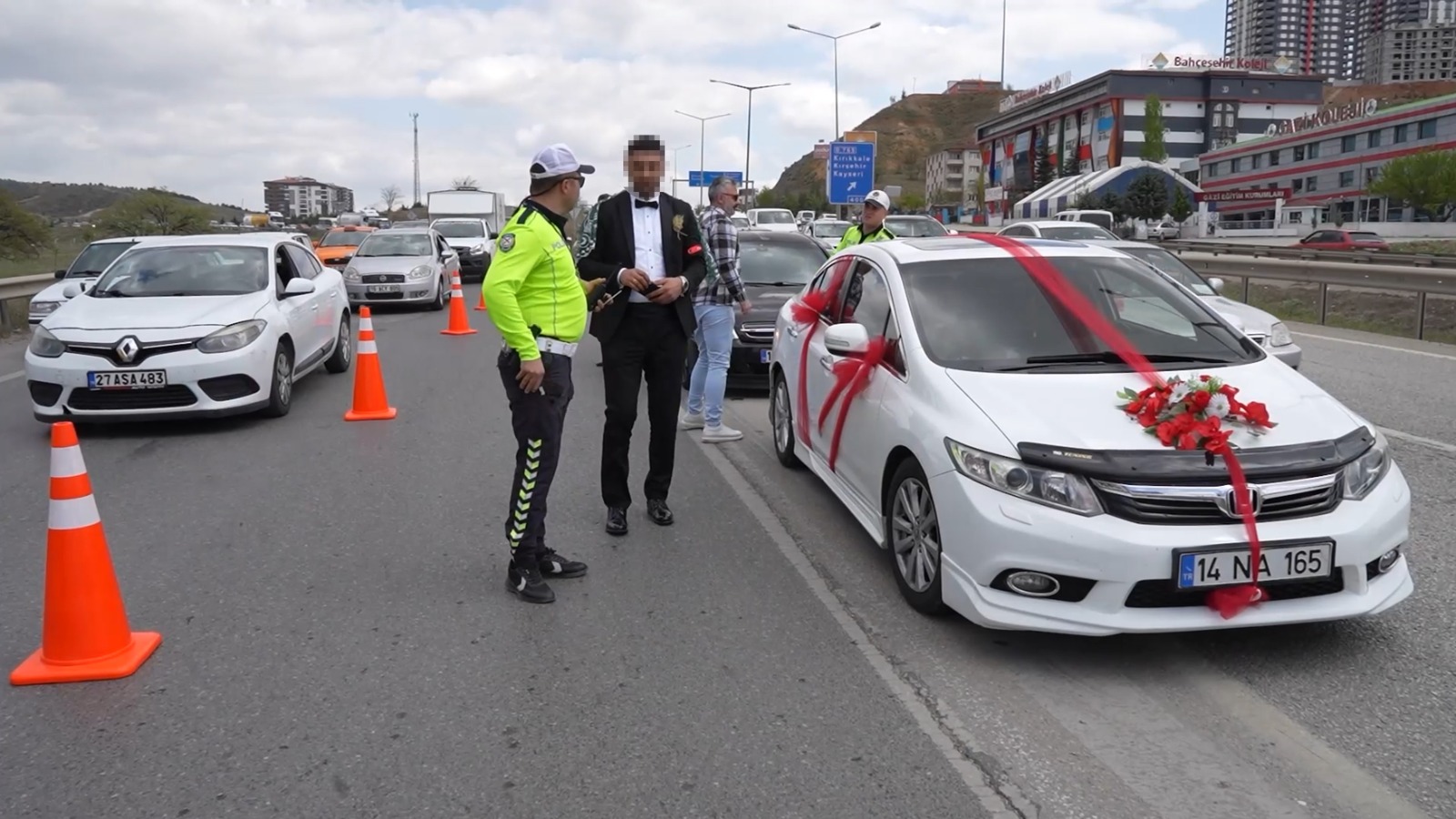 Kırıkkale’de Ceza Kesilen Sürücü, Polisi Tehdit Etti! (4)
