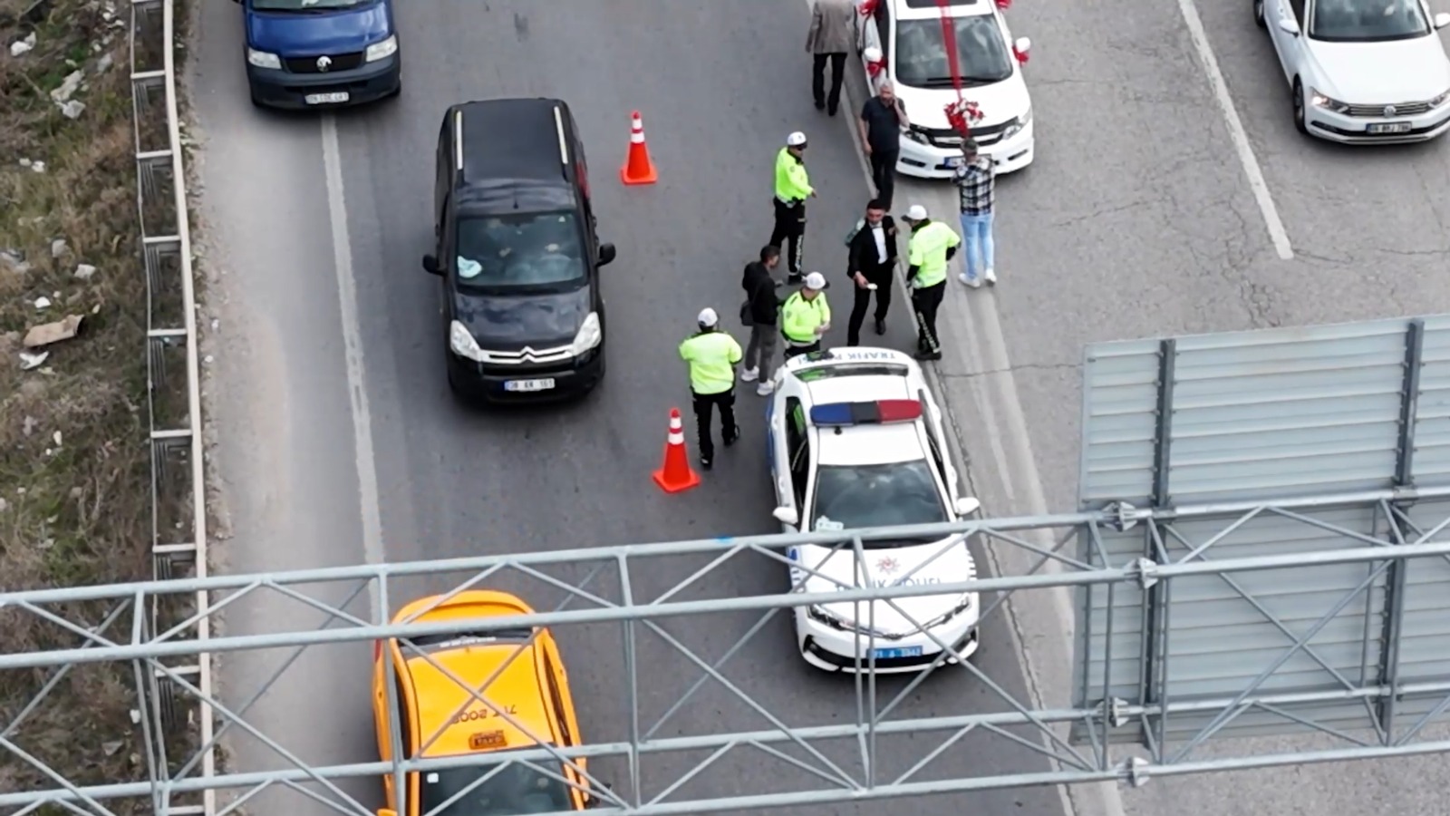 Kırıkkale’de Ceza Kesilen Sürücü, Polisi Tehdit Etti! (5)