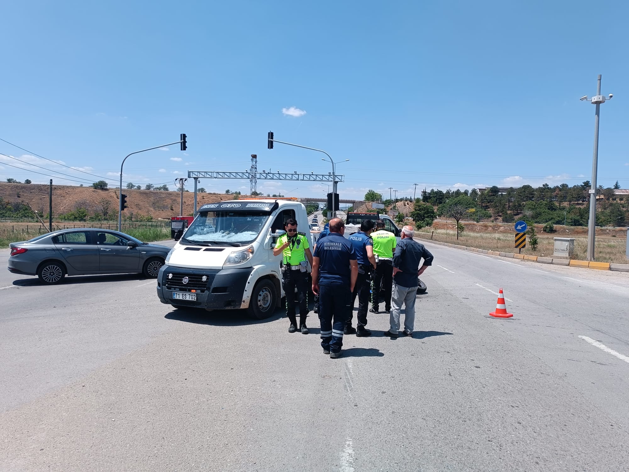 Kırıkkale’de Motosiklet Ile Otomobil Çarpıştı. 3 Yaralı (3)
