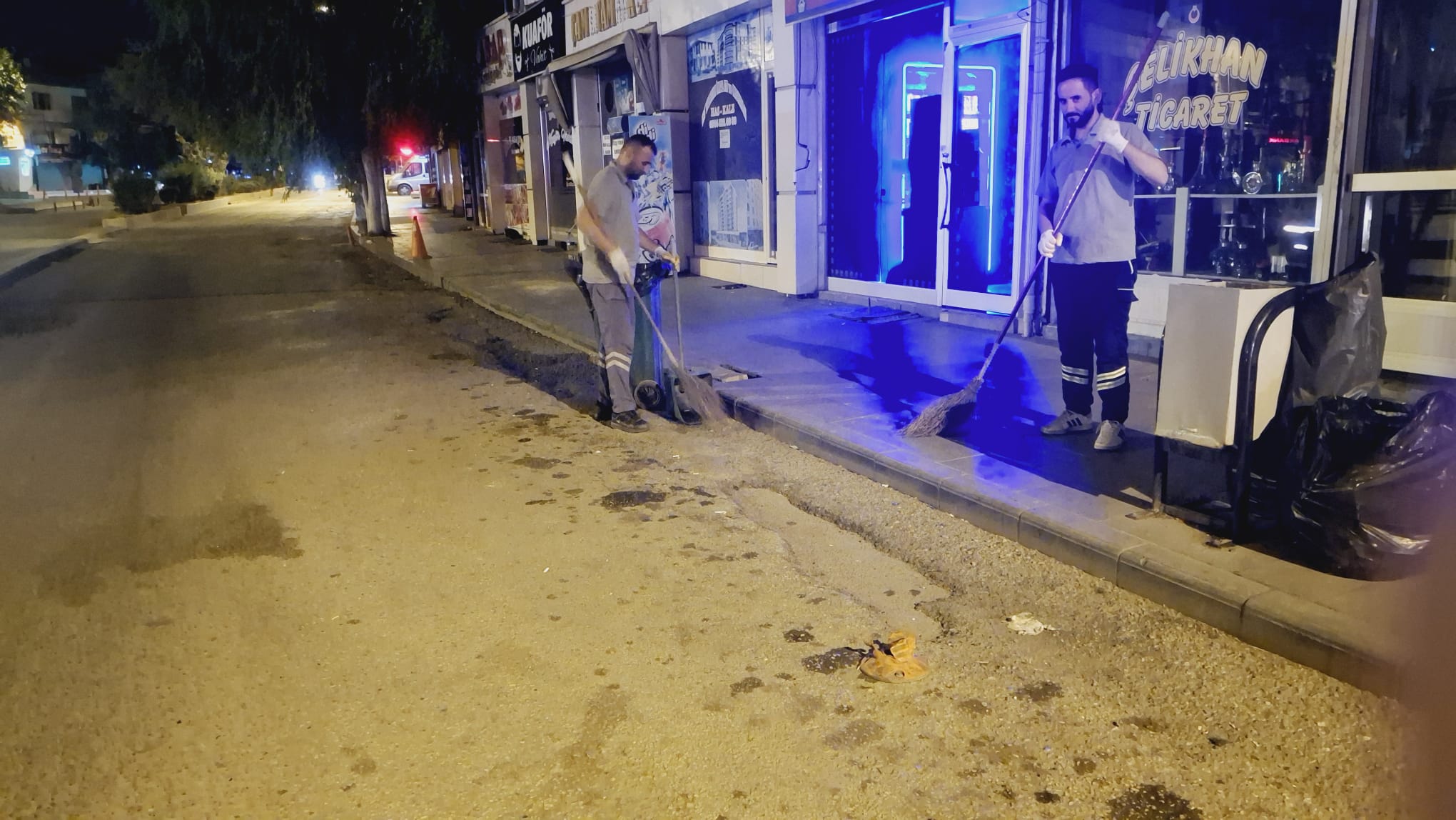 Belediye Başkanı Önal Talimat Verdi! Kırıkkale’de Sokaklar Gece Yarısı Temizlendi (2)