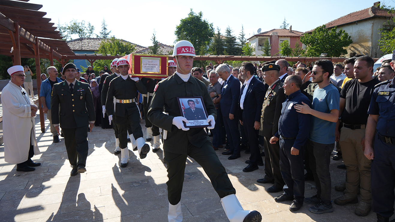 En Zor Veda! Babalarının Tabutuna Son Kez Sarıldılar (4)