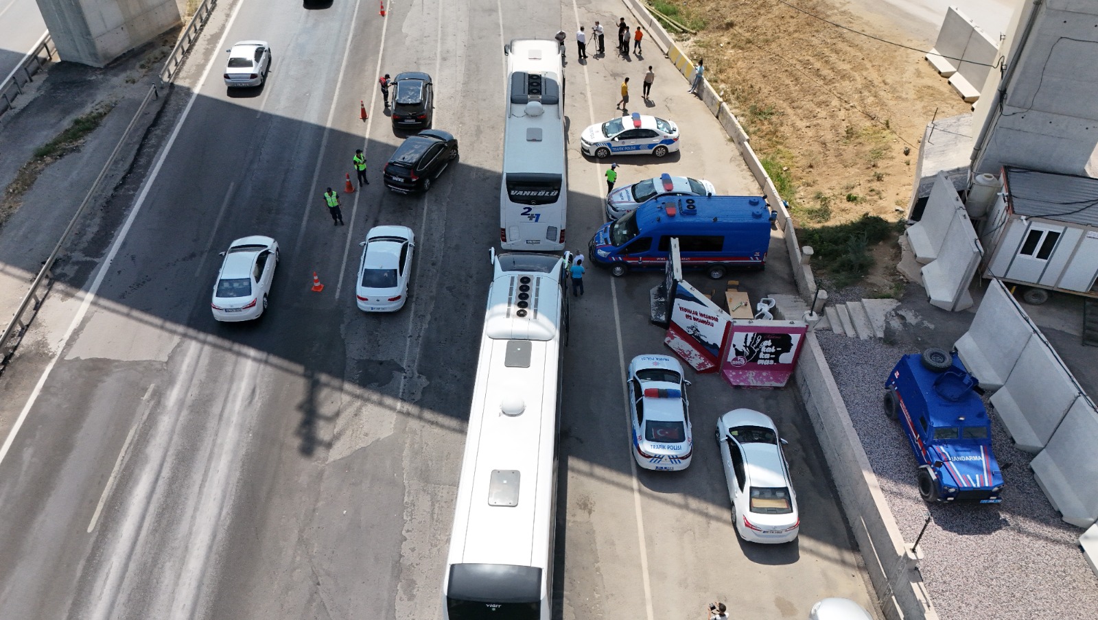 43 Ilin Geçiş Güzergahında Sıkı Denetim! Otobüsler Tek Tek Durduruldu (8)