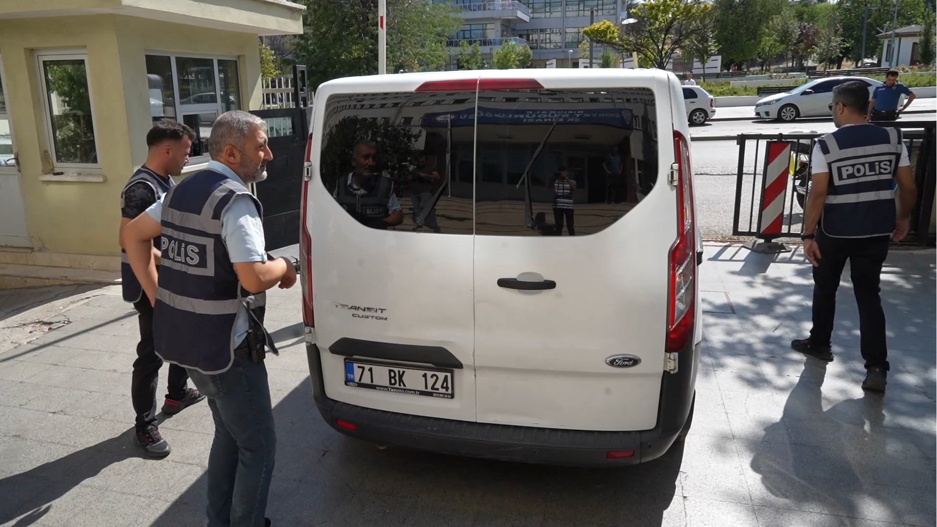 Araç Sürücünün Yaralandığı Silahlı Saldırıda 1 Tutuklama, 3 Adli Kontrol (4)