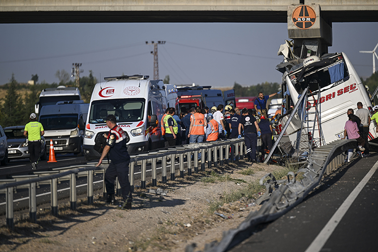 Türkiye’nin Konuştuğu Feci Kaza! 9 Kişi Öldü, 26 Kişi Yaralandı (1)