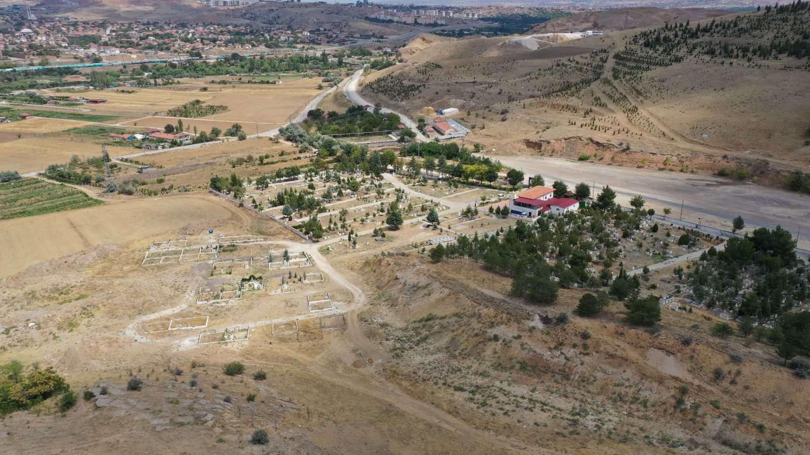 Yahşihan’da Mezarlıklara Haciz Geldi! (2)