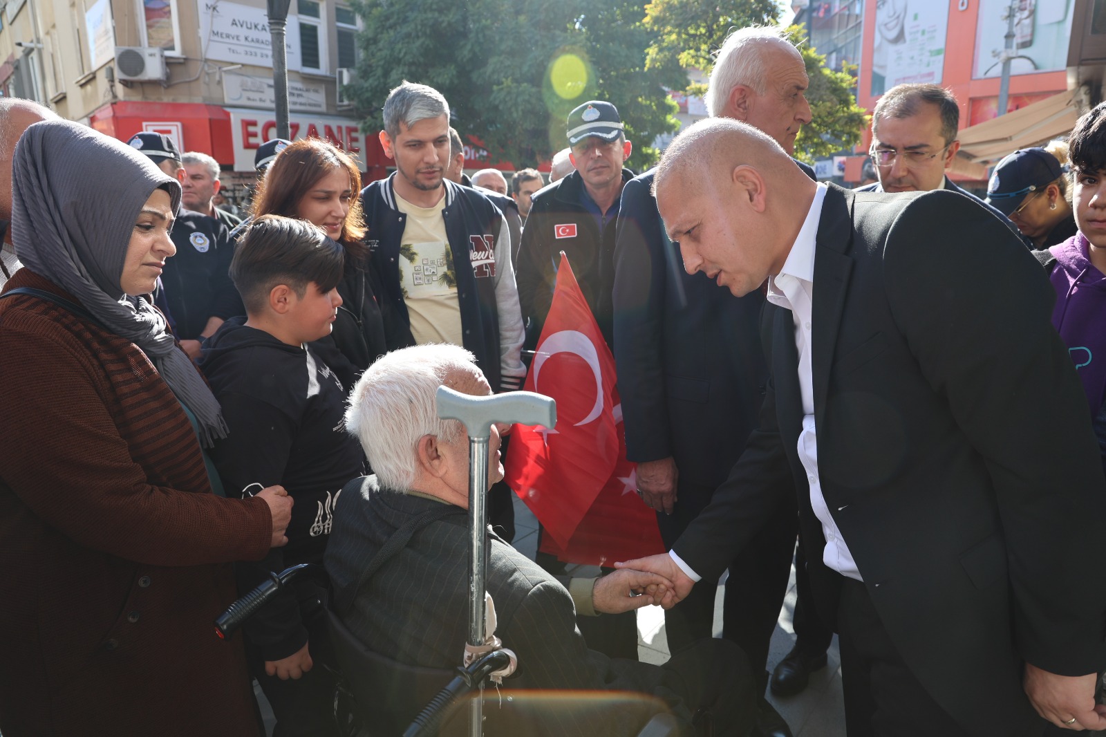 Kırıkkale’de Esnaf Ve Vatandaşlara 1923 Adet Türk Bayrağı Dağıtıldı (5)