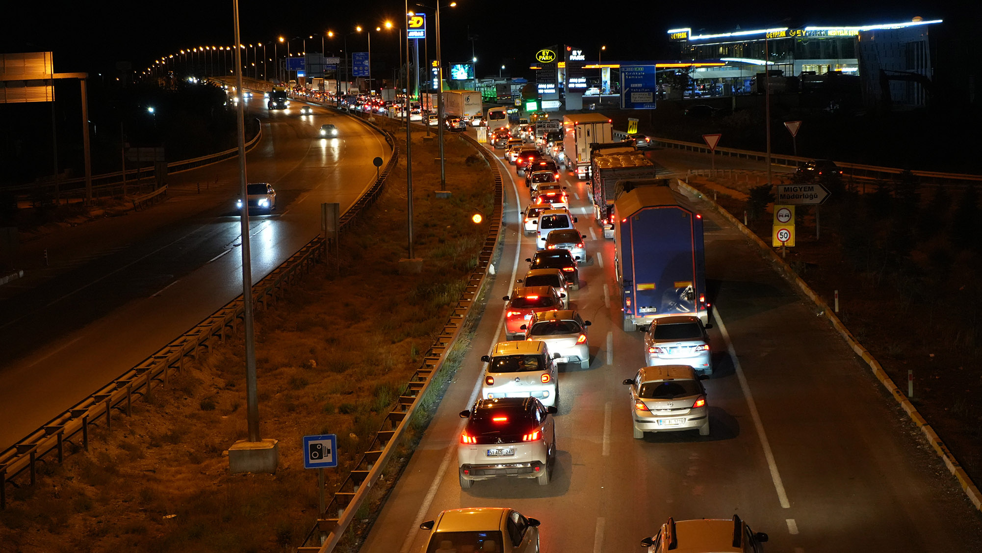 Ara Tatil Başladı, ‘Kilit Kavşak’ Kırıkkale’de Trafik Yoğunluğu Arttı (1)