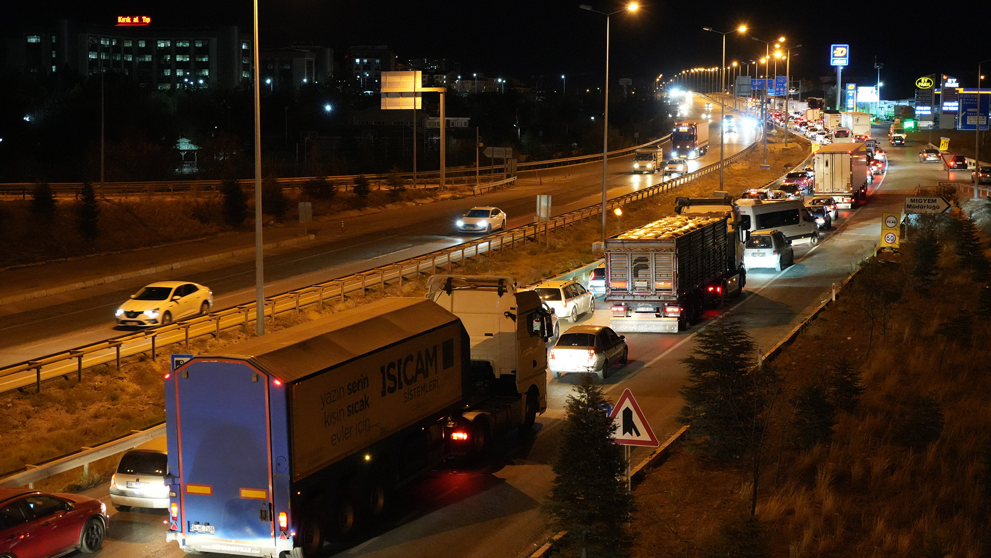 Ara Tatil Başladı, ‘Kilit Kavşak’ Kırıkkale’de Trafik Yoğunluğu Arttı (4)