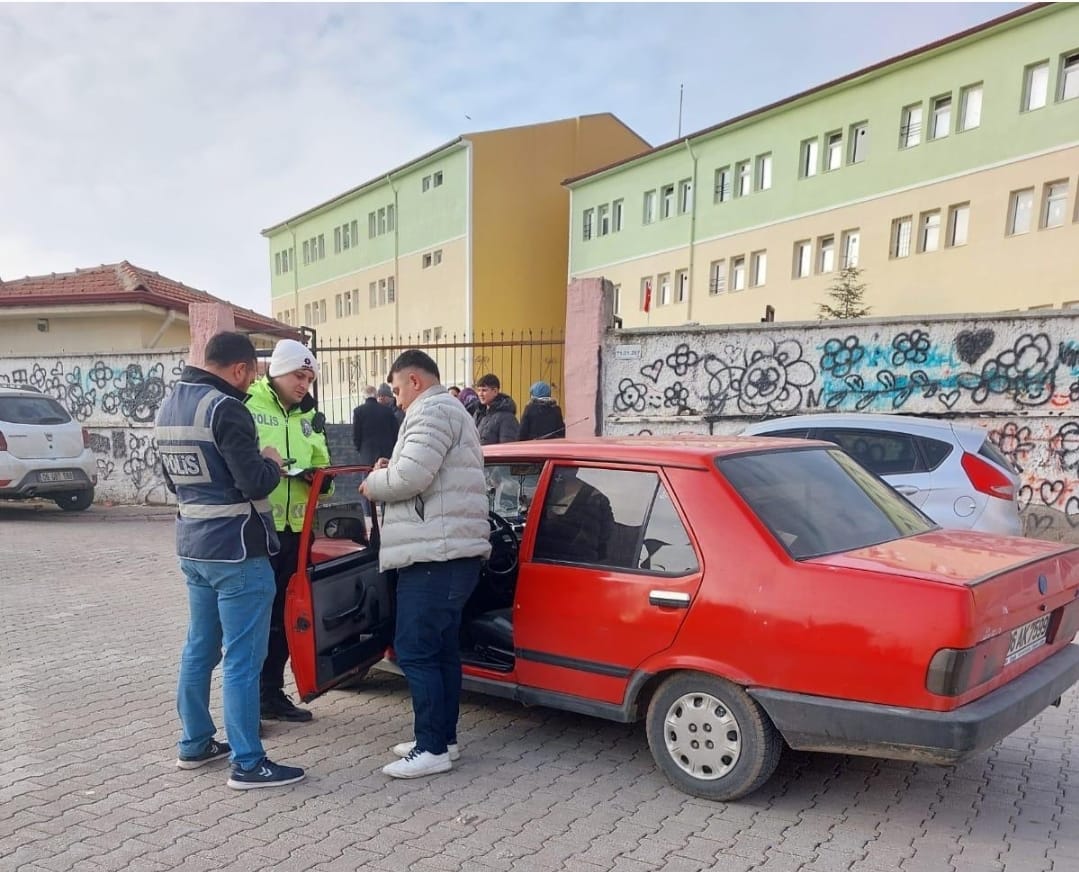 Kırıkkale'de Polis Ekiplerinden Geniş Çaplı Denetim (2)