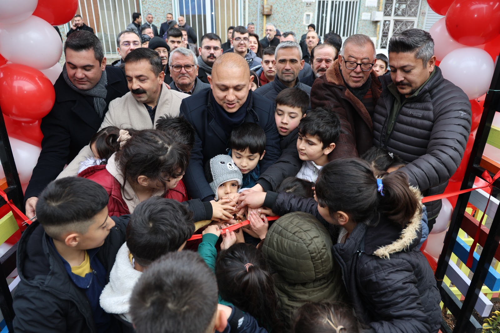 Kırıkkale’de Yenilenen Parkın Açılışını Başkan Önal Ve Çocuklar Yaptı (1)