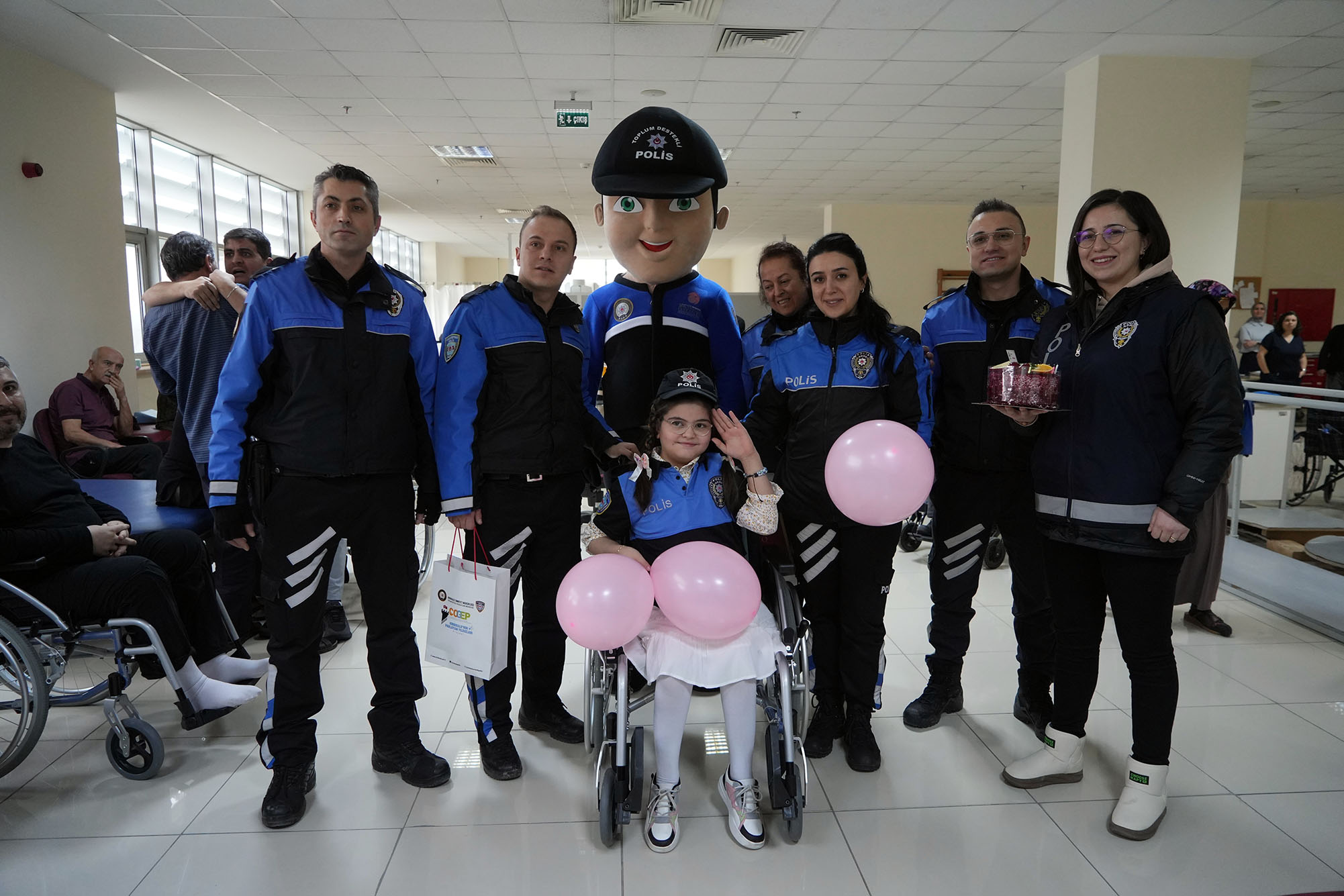 Polislik Hayaliyle Büyüyen Esin, O Günü Yaşadı Sevinç Gözyaşlarını Tutamadı (4)