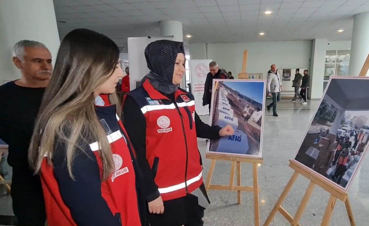 Yaşanan Asrın Felaketi Fotoğraf Karelerinde Yer Aldı (2)