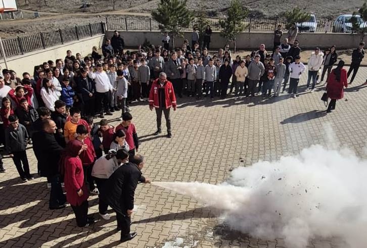 Kırıkkale’de Öğrencilere Uygulamalı Deprem Teknikleri Öğretildi1