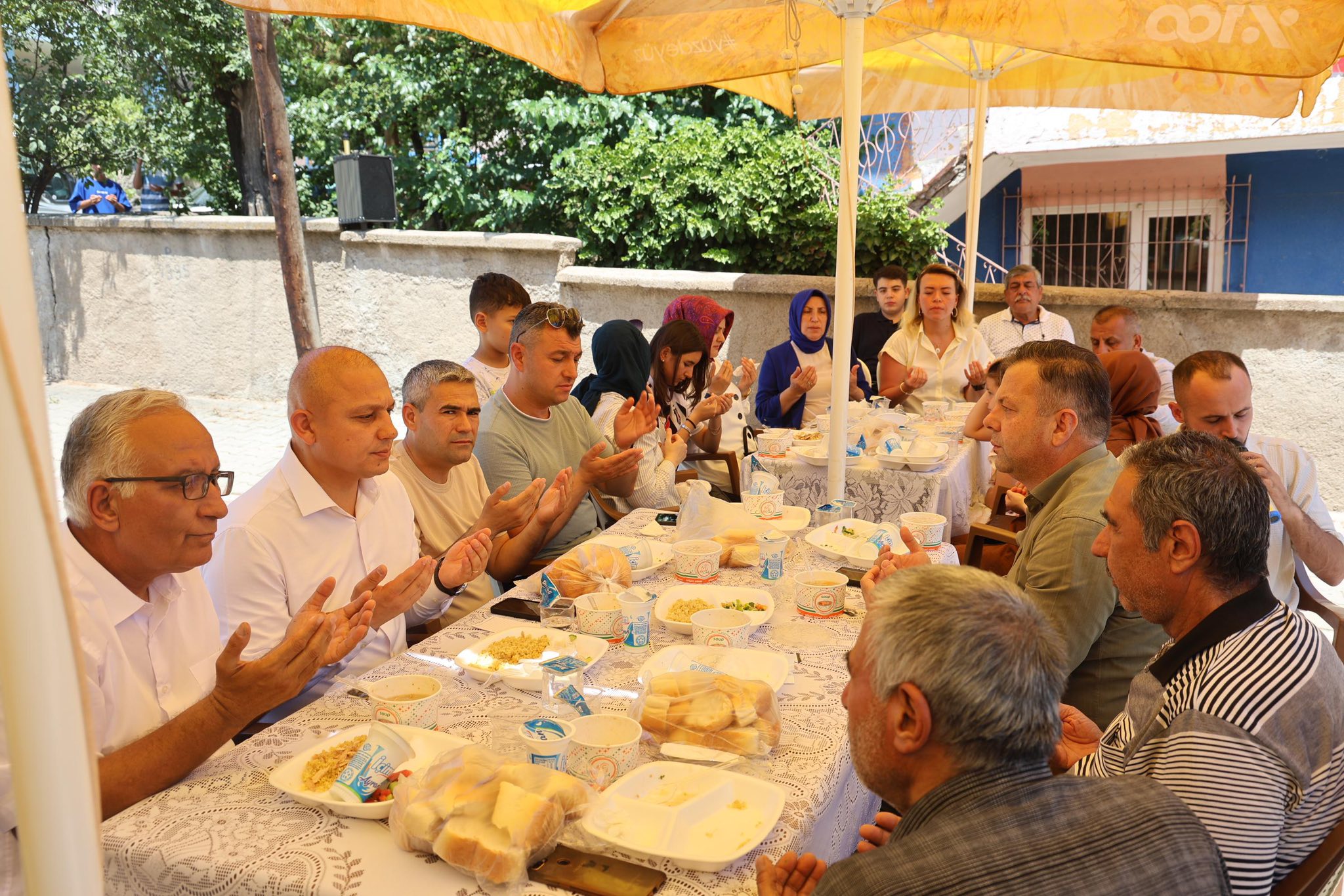 Başkan Ahmet Önal, Aşure Etkinliğinde Vatandaşlarla Buluştu