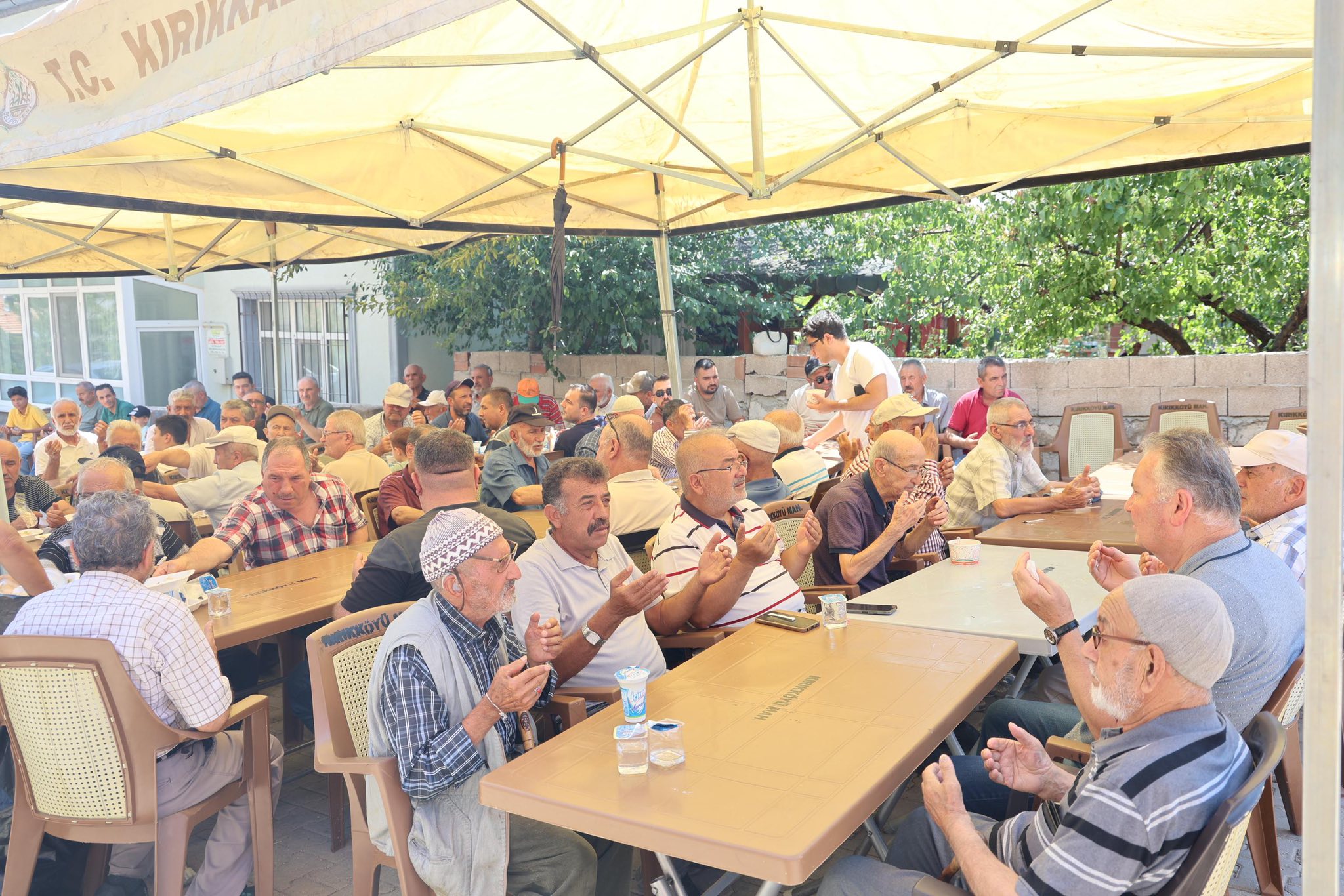 Başkan Ahmet Önal, Aşure Etkinliğinde Vatandaşlarla Buluştu1
