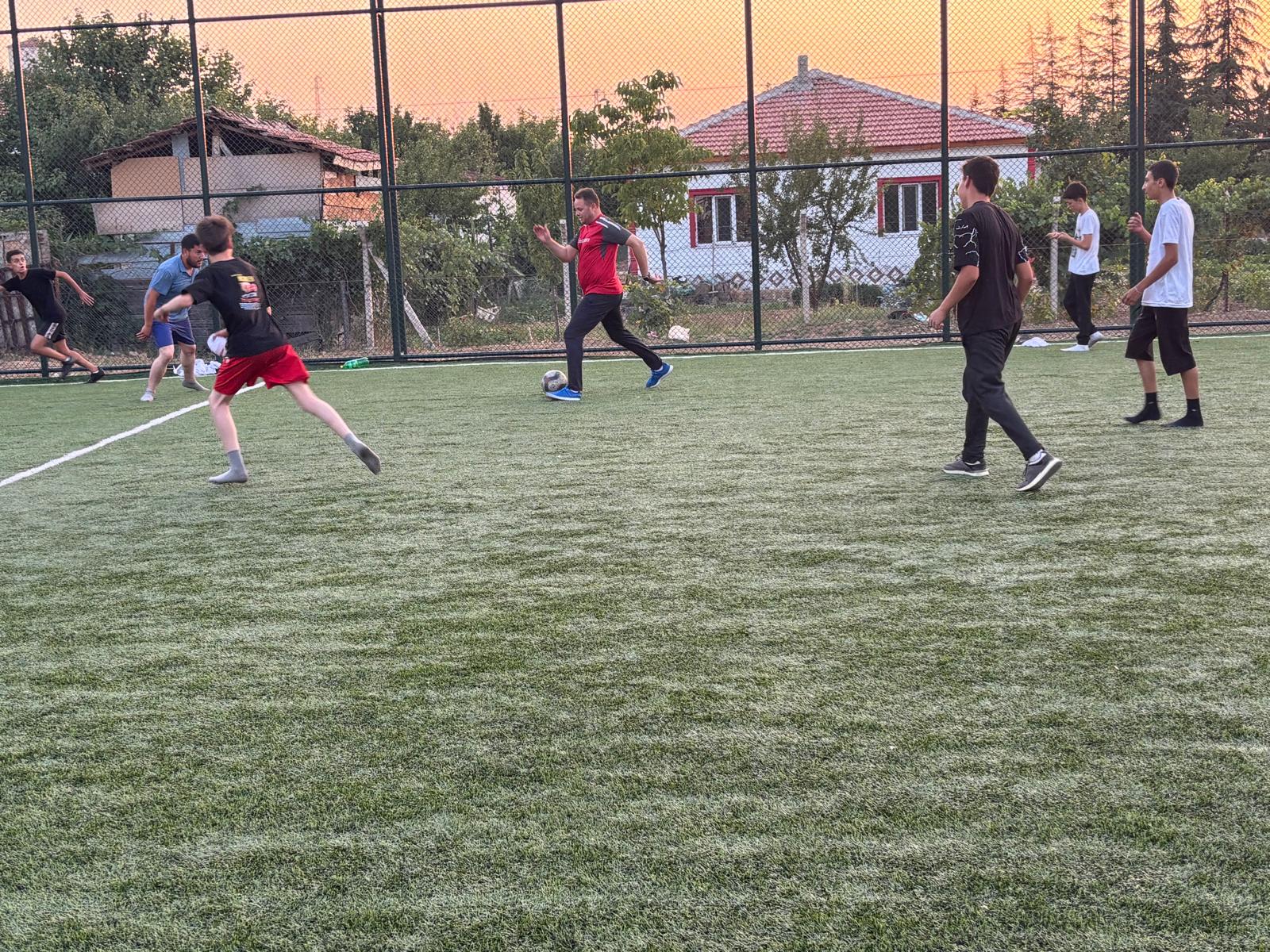 Aşağımahmutlar Halı Sahası, Gençlerin Sporla Buluşma Noktası Oldu (1)