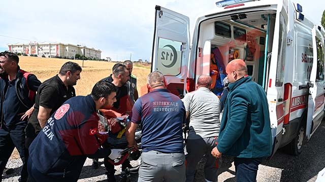 Çöp Kamyonu Aydınlatma Direğine Çarptı Işçinin Kolu Koptu (5)