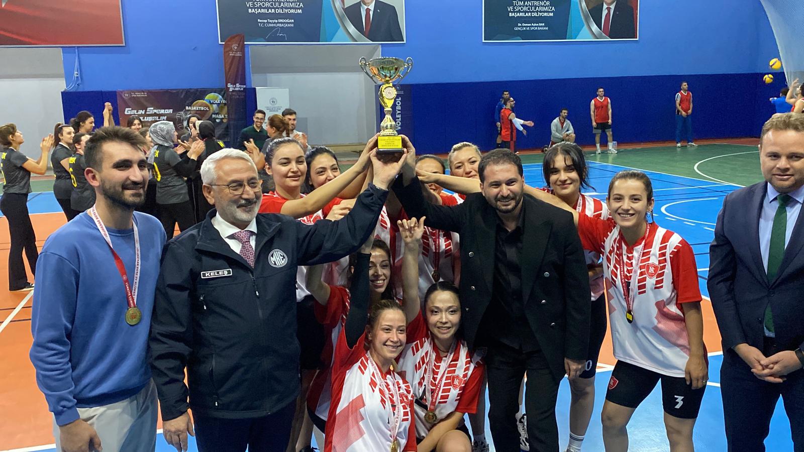 Başaran Koleji Kadın Voleybol Takımı Şampiyon Oldu (2)