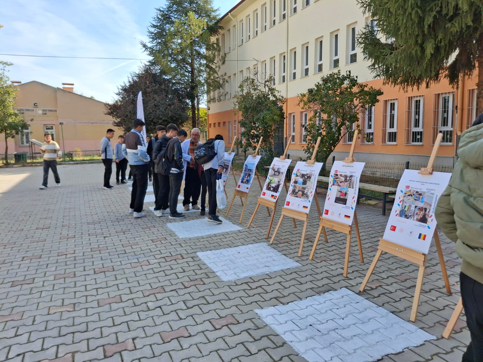 Gazi Mesleki Ve Teknik Anadolu Lisesi’nden Erasmus Days Fotoğraf Sergisi (1)