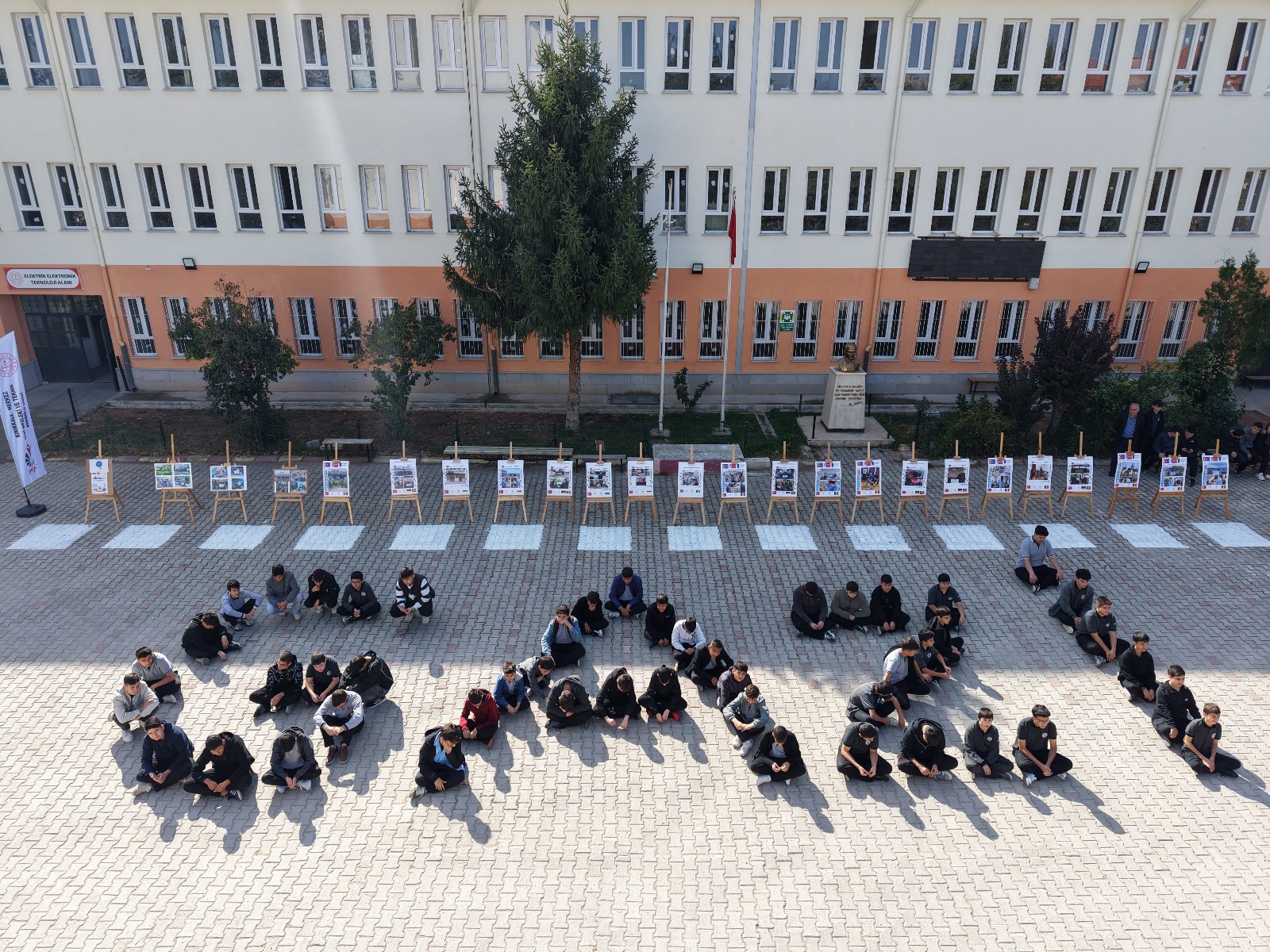 Gazi Mesleki Ve Teknik Anadolu Lisesi’nden Erasmus Days Fotoğraf Sergisi (2)