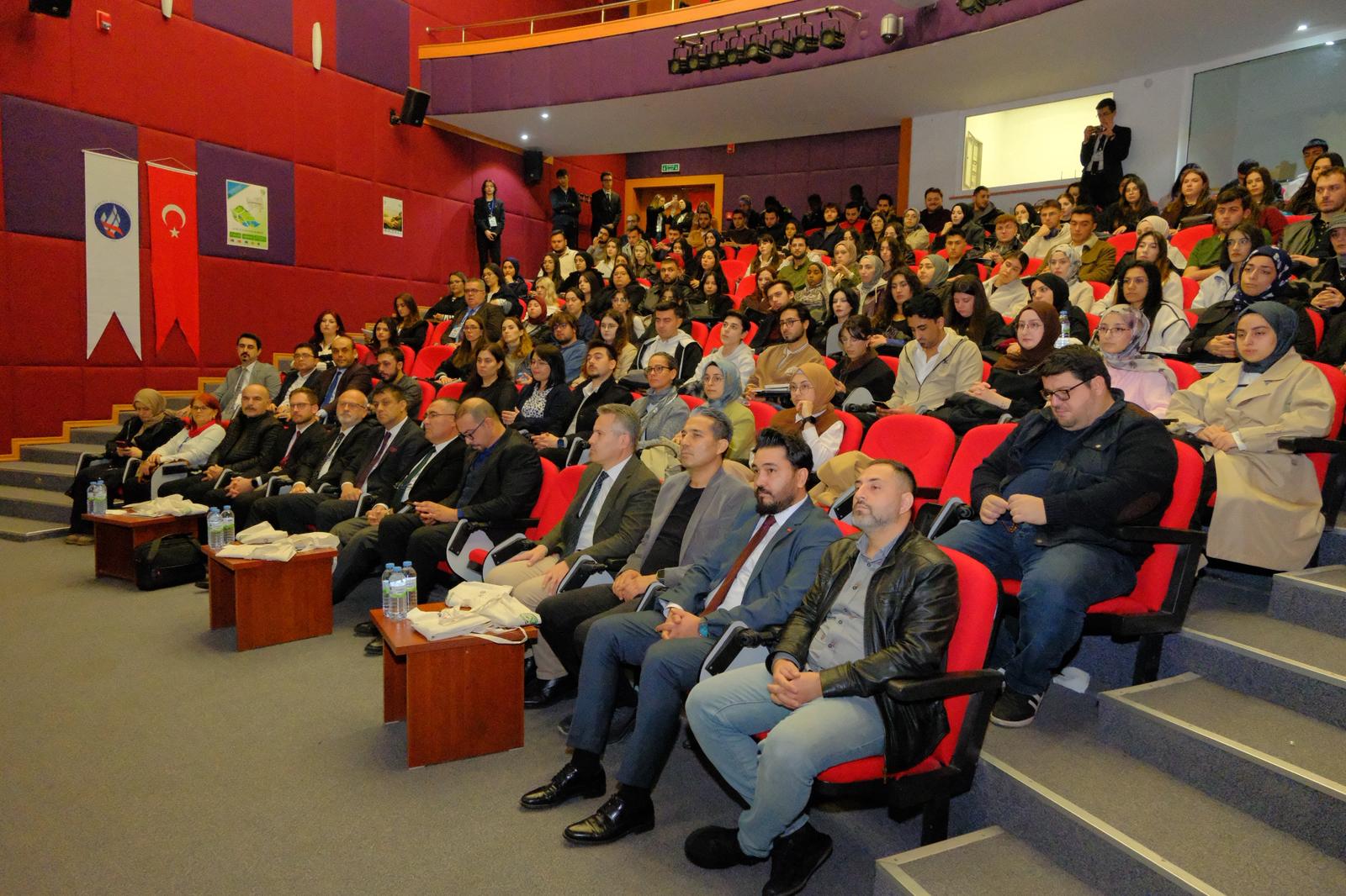 Kırıkkale Üniversitesi’nde ‘Çevre Ve İklim Gençlik Zirvesi’ Düzenlendi (2)