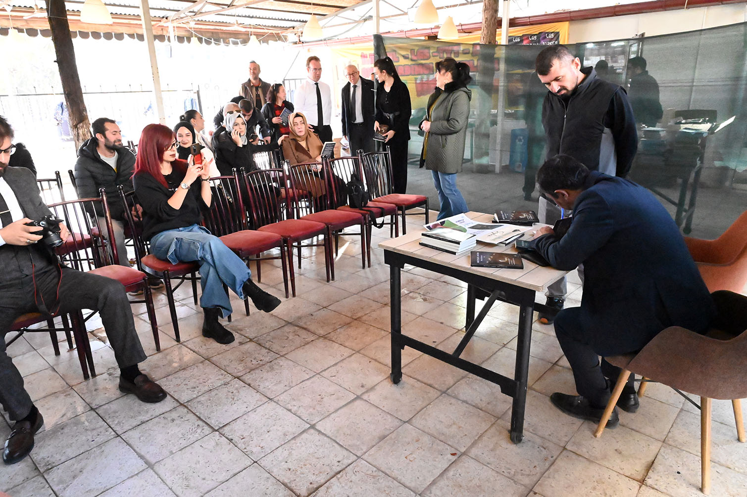 Kırıkkaleli Yazar Mustafa Sezer, Ilk Kitabını Okurları Için Imzaladı (11)