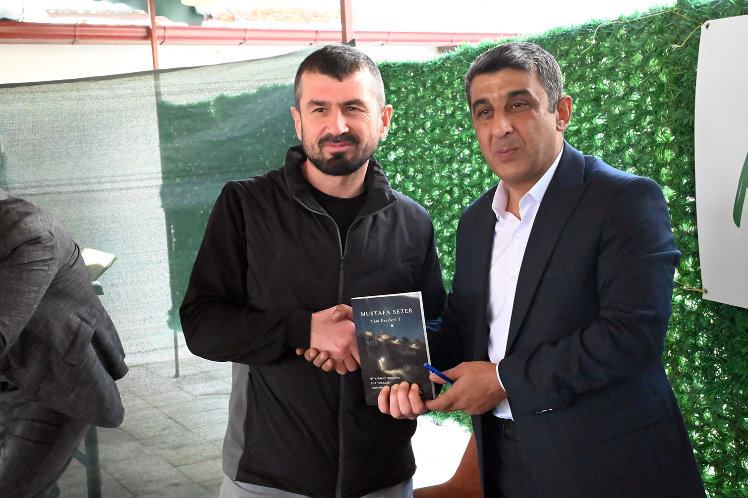 Kırıkkaleli Yazar Mustafa Sezer, Ilk Kitabını Okurları Için Imzaladı (12)