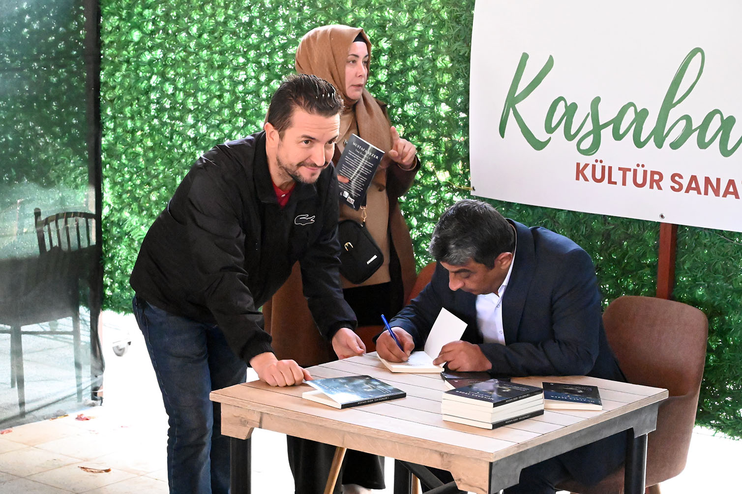Kırıkkaleli Yazar Mustafa Sezer, Ilk Kitabını Okurları Için Imzaladı (15)