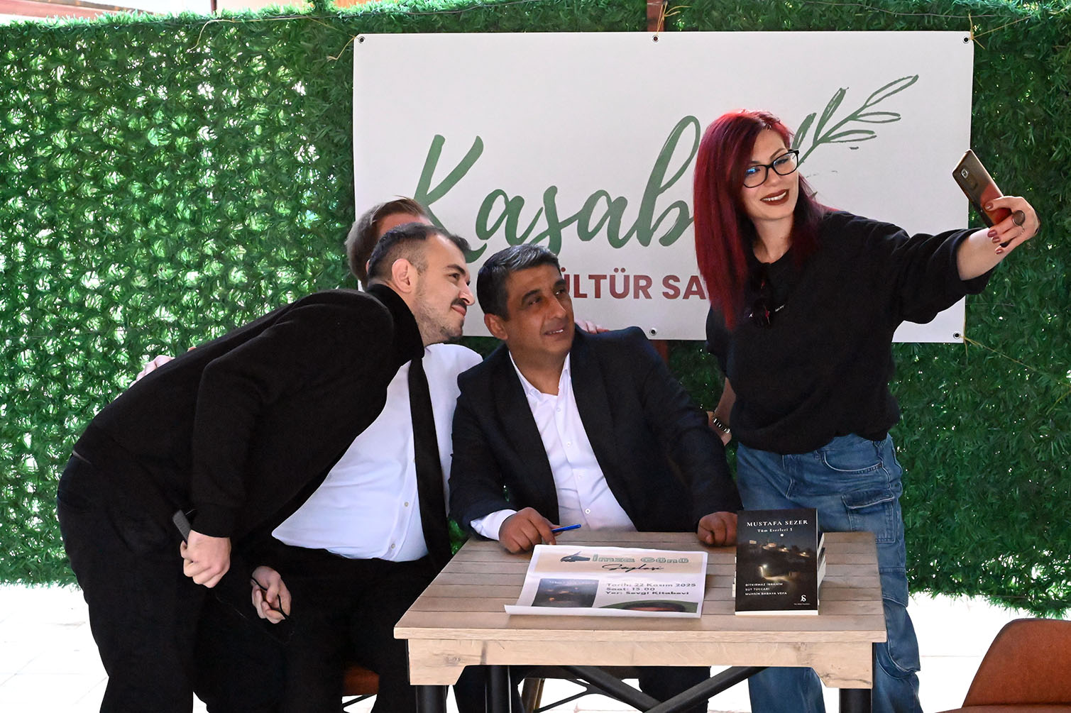 Kırıkkaleli Yazar Mustafa Sezer, Ilk Kitabını Okurları Için Imzaladı (2)