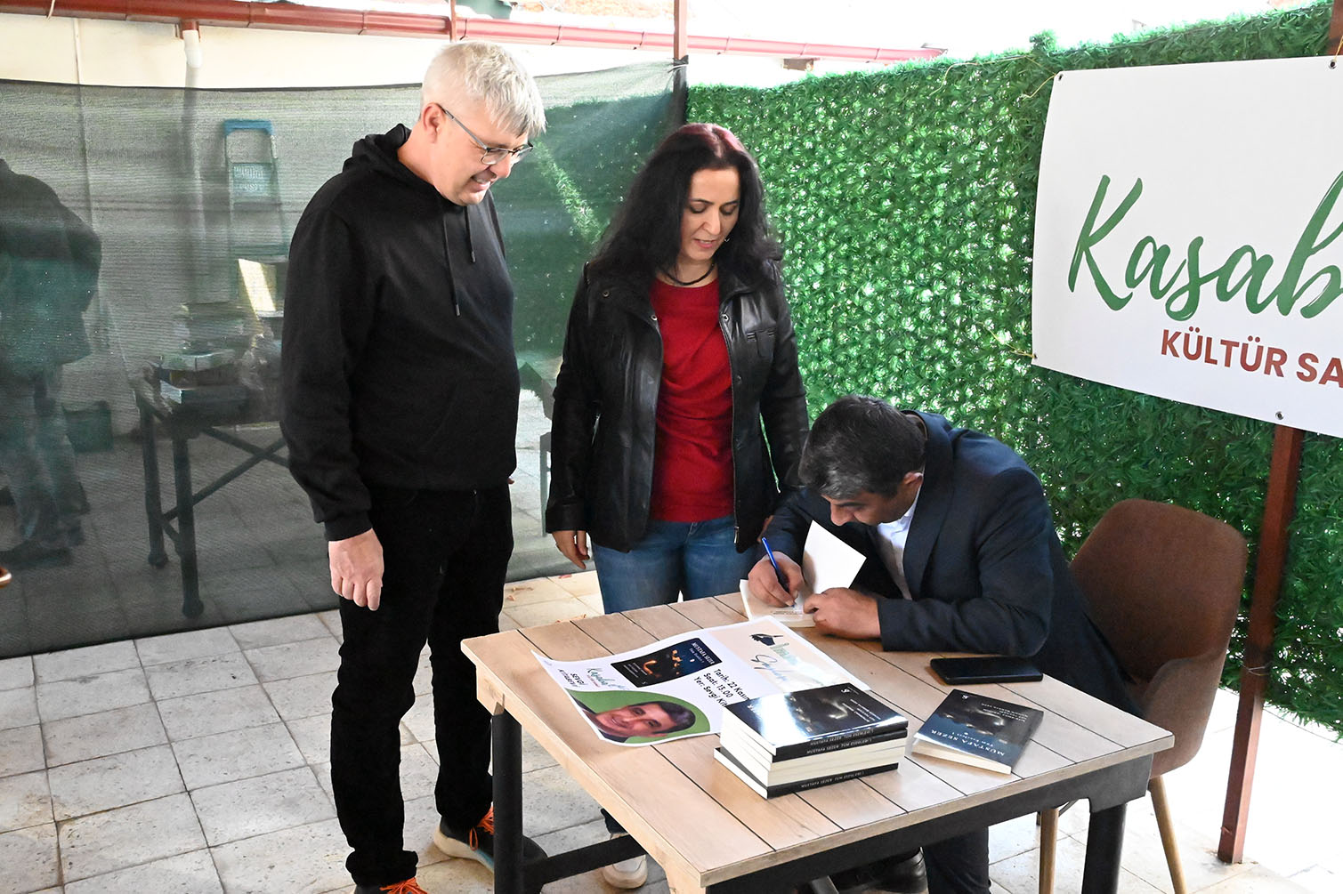 Kırıkkaleli Yazar Mustafa Sezer, Ilk Kitabını Okurları Için Imzaladı (6)