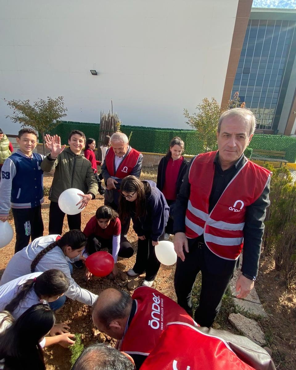 Yahşihan’da “Türkiye Yeşeriyor, Gazze Güçleniyor” Fidan Dikimi Etkinliği-1