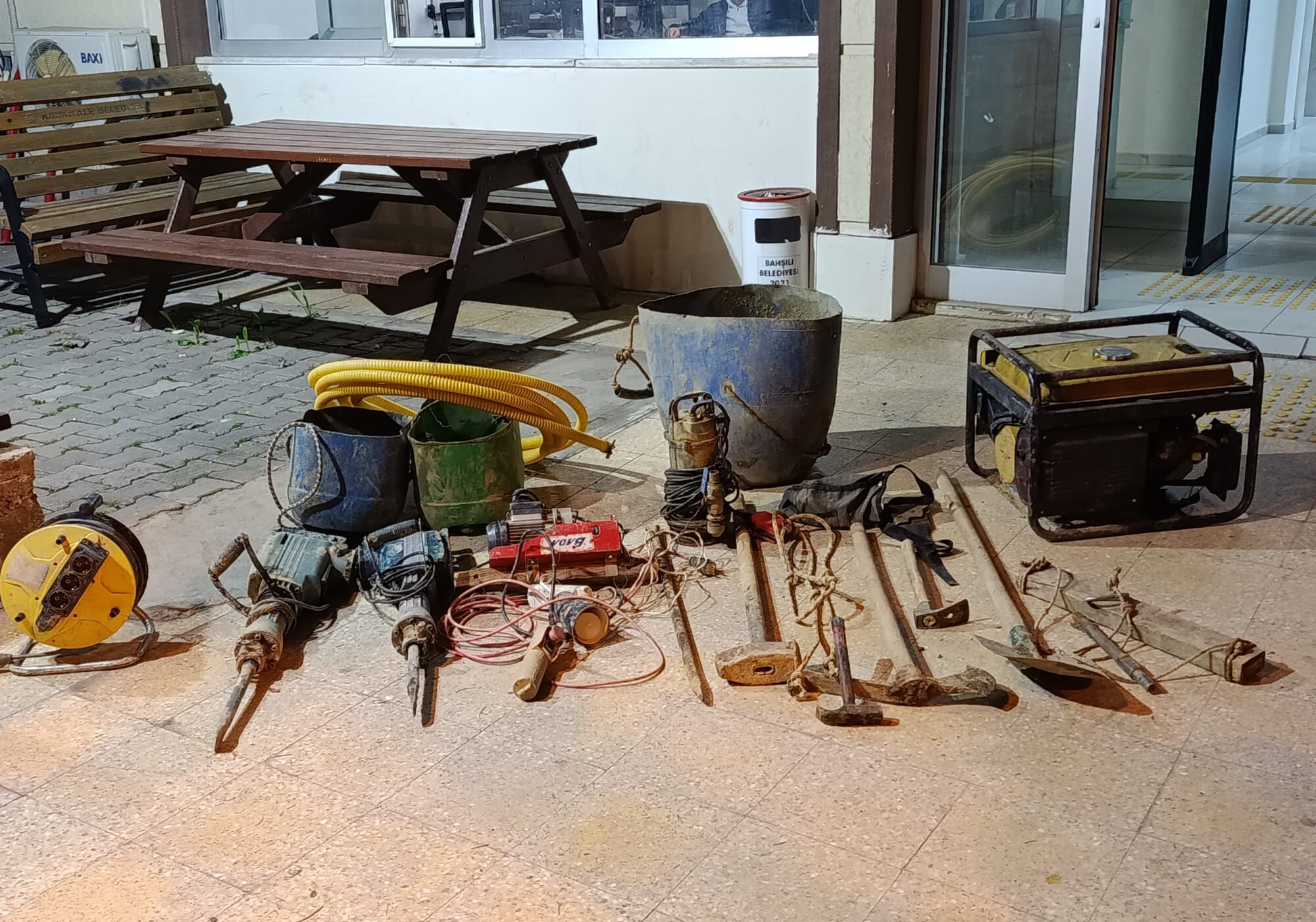 Kırıkkale’de Define Arayan 4 Şüpheli Suçüstü Yakalandı (3)