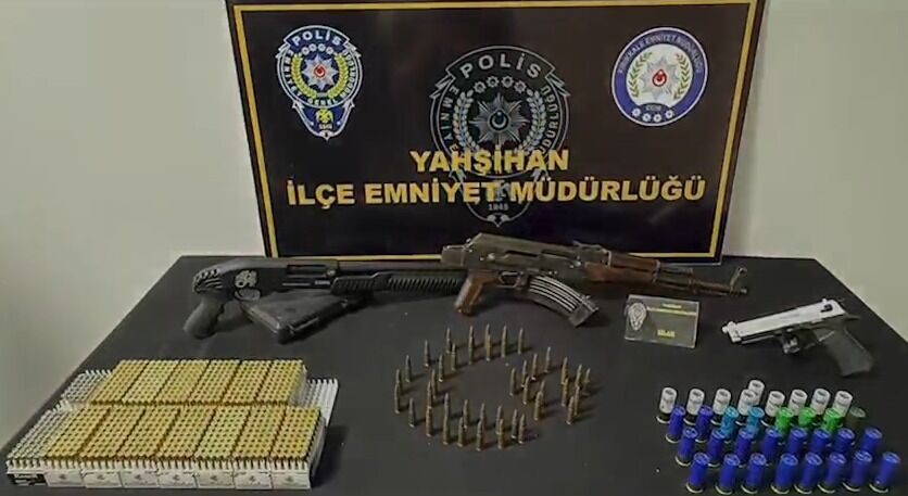 Kırıkkale’de Silah Operasyonu Evinde Kalaşnikof Bulunan Şüpheli Antalya’da Yakalandı (1)