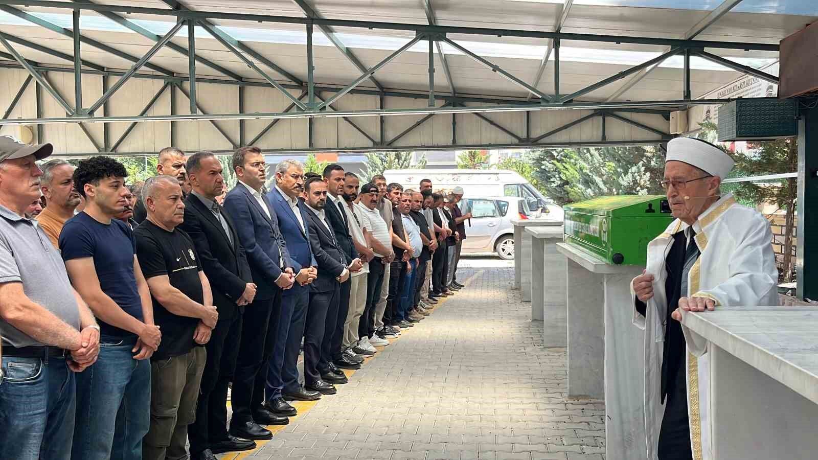 Havai fişek fabrikasındaki patlamada hayatını kaybeden işçi son yolculuğuna uğurlandı