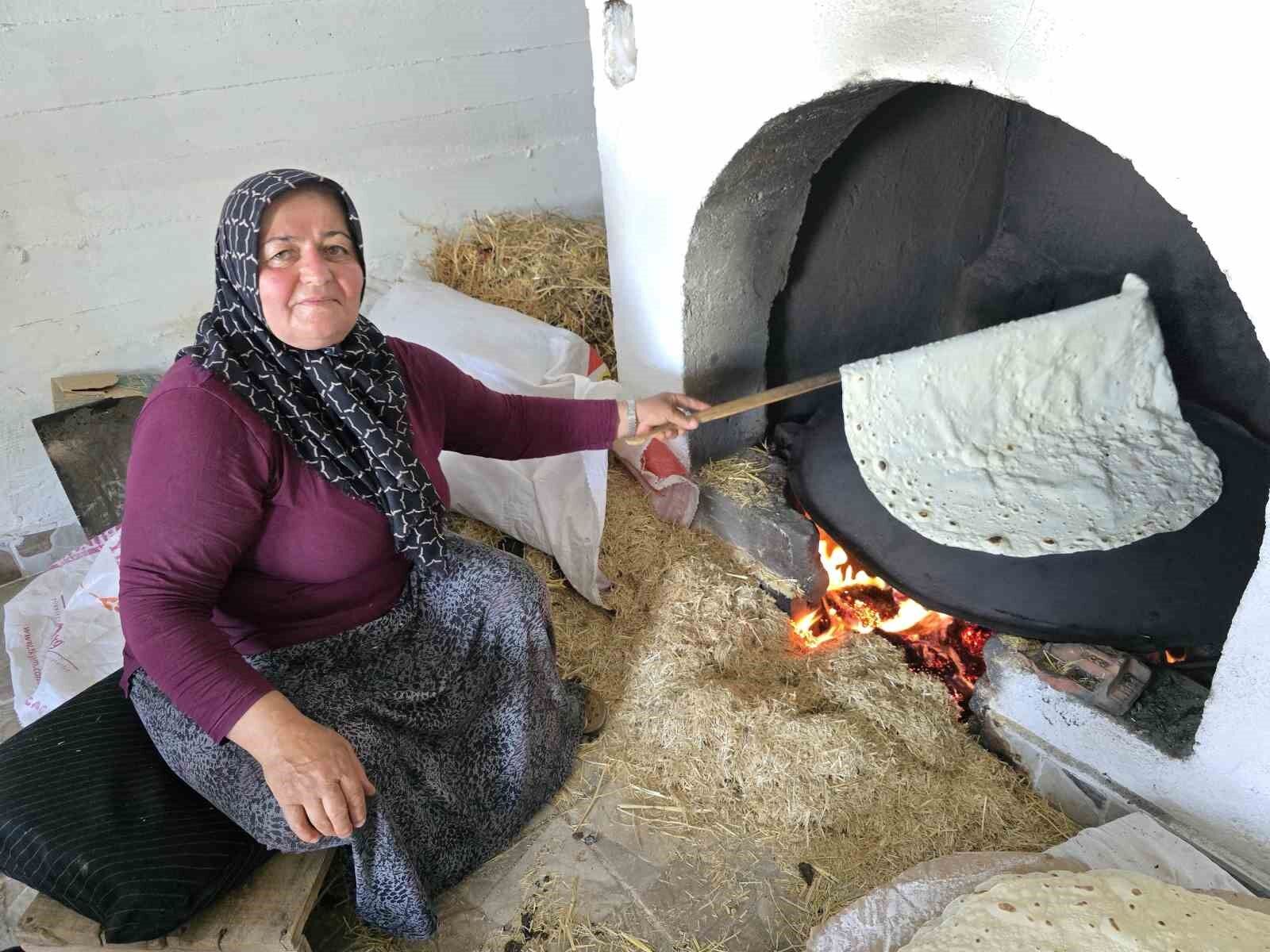 Vazgeçilmez lezzet yufka ekmek mesaisi başladı