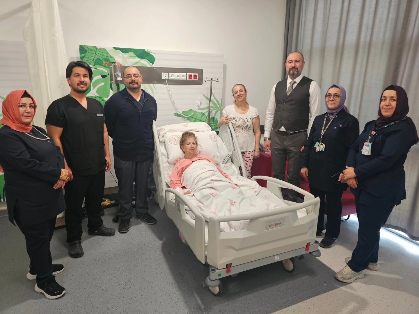 Yürüyemeyen hasta başarılı ameliyatla yeniden ayağa kalktı