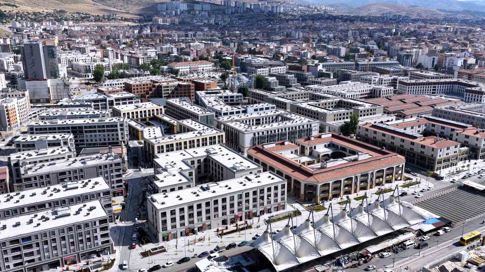 Bakan Kurum: 'Malatya'nın kalbi bakırcılar çarşımızda esnafımız kepenklerini açıyor'
