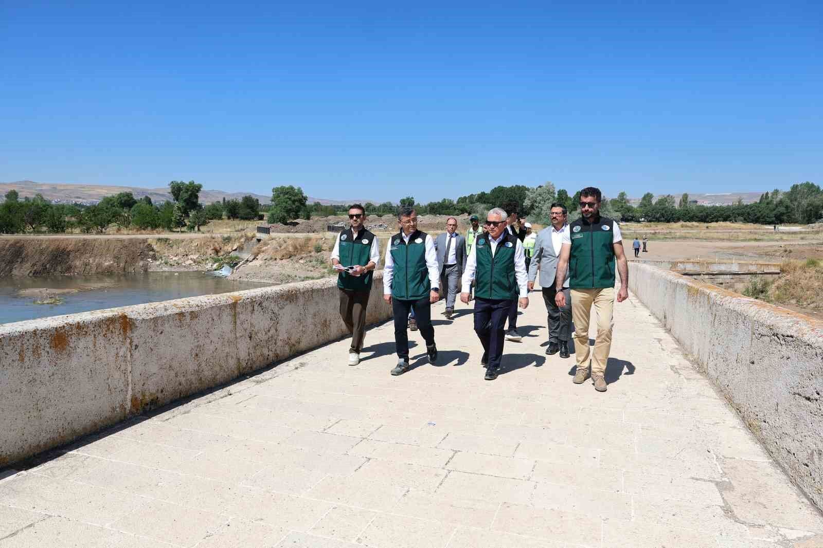 Kızılırmak çevresinde yürütülen taşkın önleme ve rüsubat çalışmaları devam ediyor