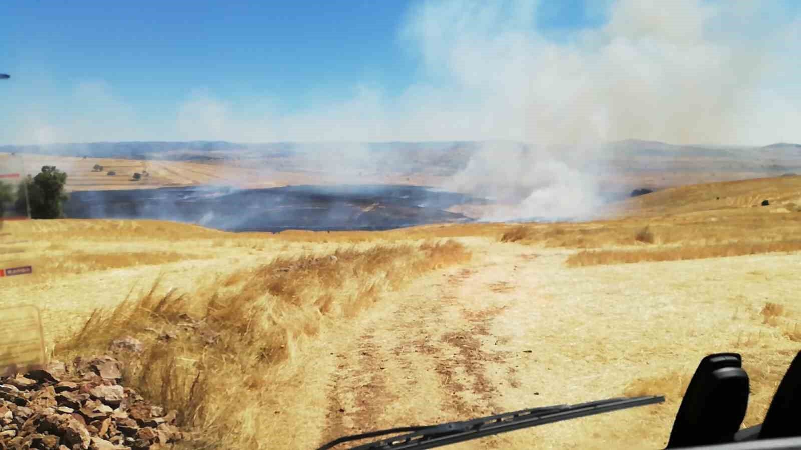 Anız yangınında yaklaşık 300 dönüm arazi yandı