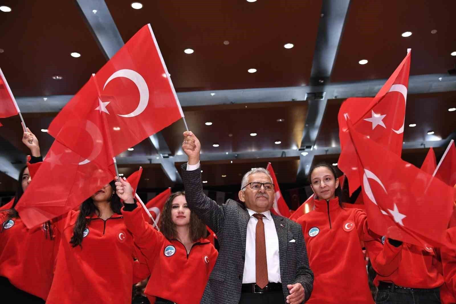 Başkan Büyükkılıç'tan Kayseri'yi tercih eden gençlere tebrik