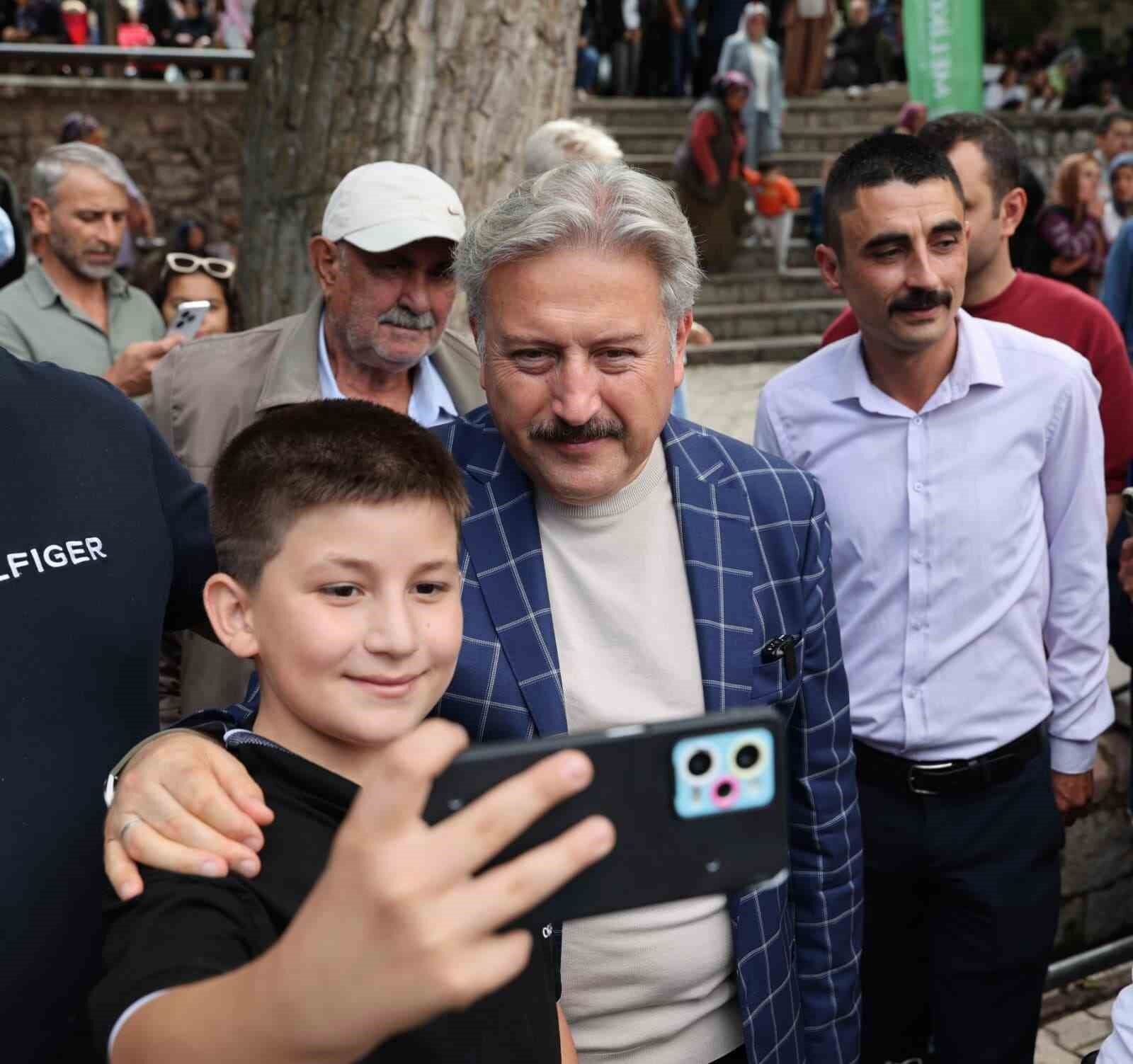 Başkan Palancıoğlu Ağırnas Pilav Şenliği'nde vatandaşlarla ve muhtarlarla bir araya geldi