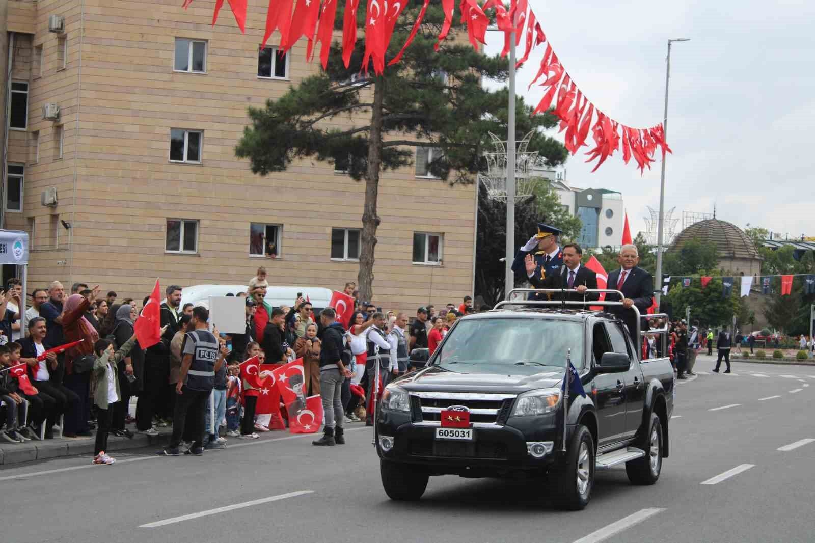 Kayseri'de Zafer Bayramı coşkuyla kutlandı