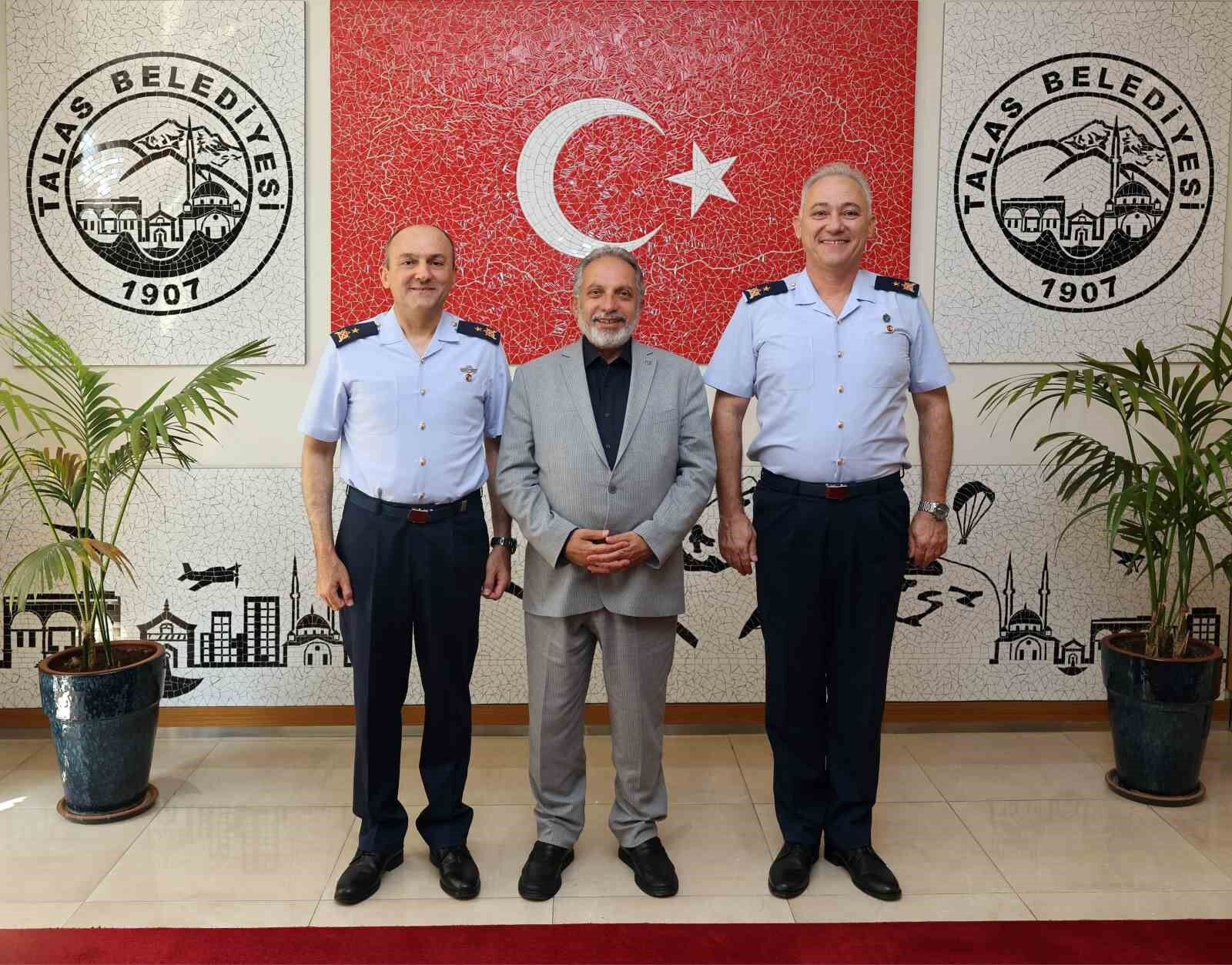 Komutanlardan Başkan Yalçın'a veda ziyareti