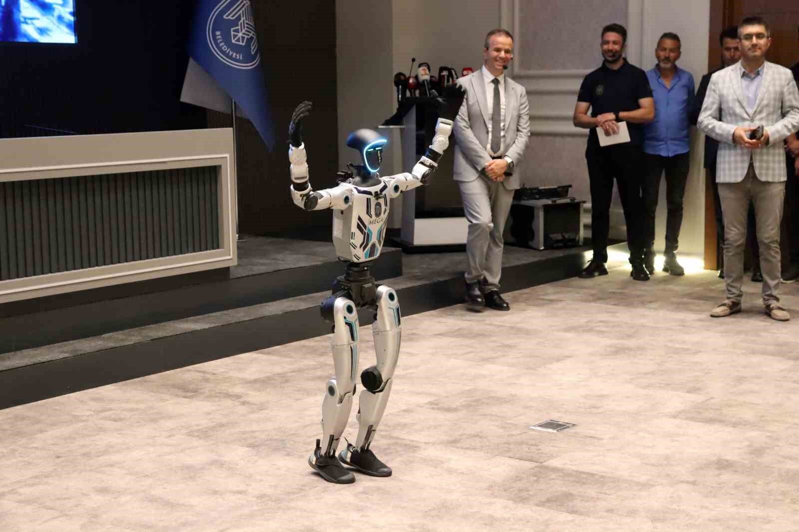 İnsansı robot belediyede işe girdi