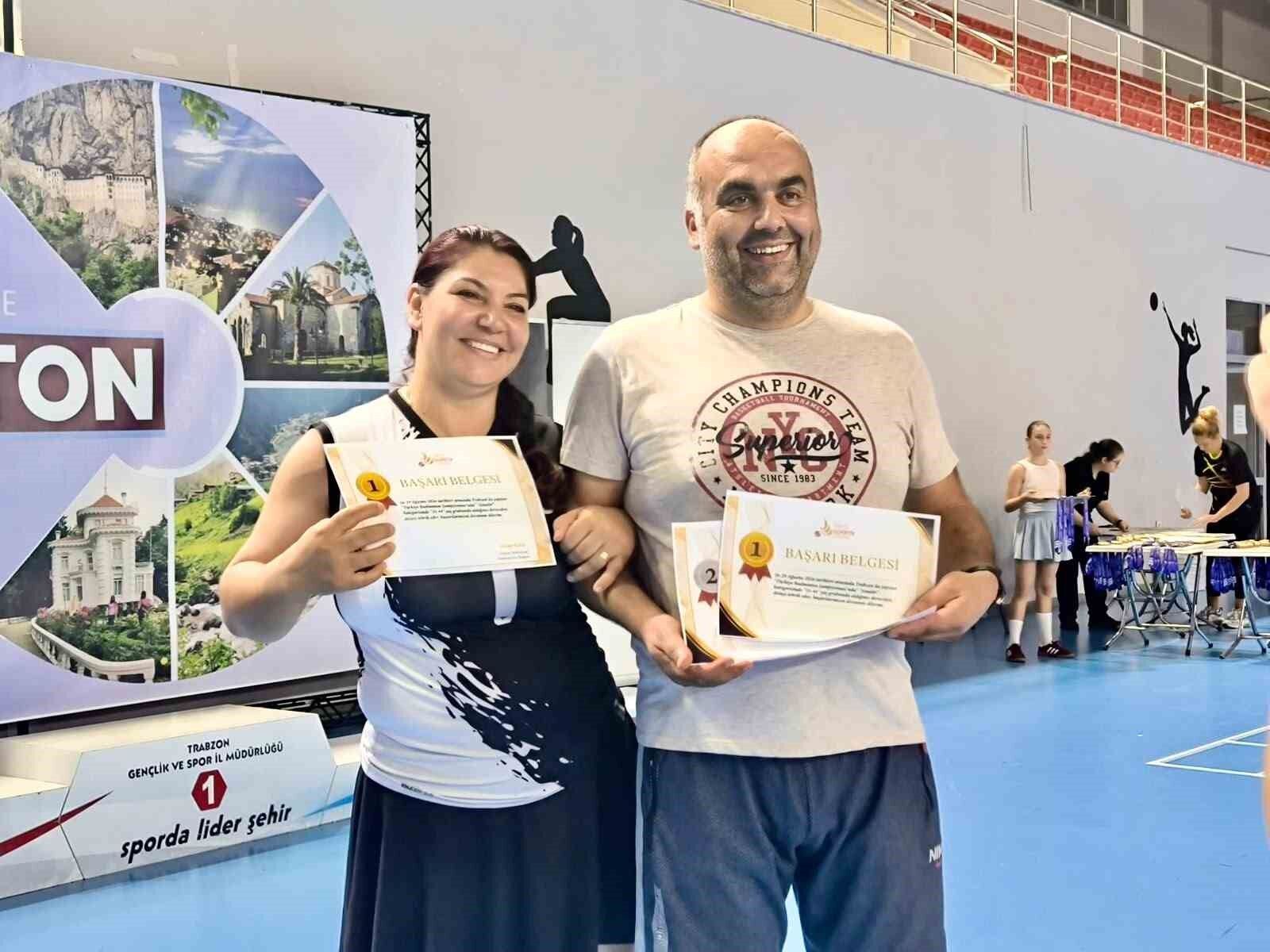 Niğdeli veteran badmintonculardan Türkiye Şampiyonası'nda 5 madalya
