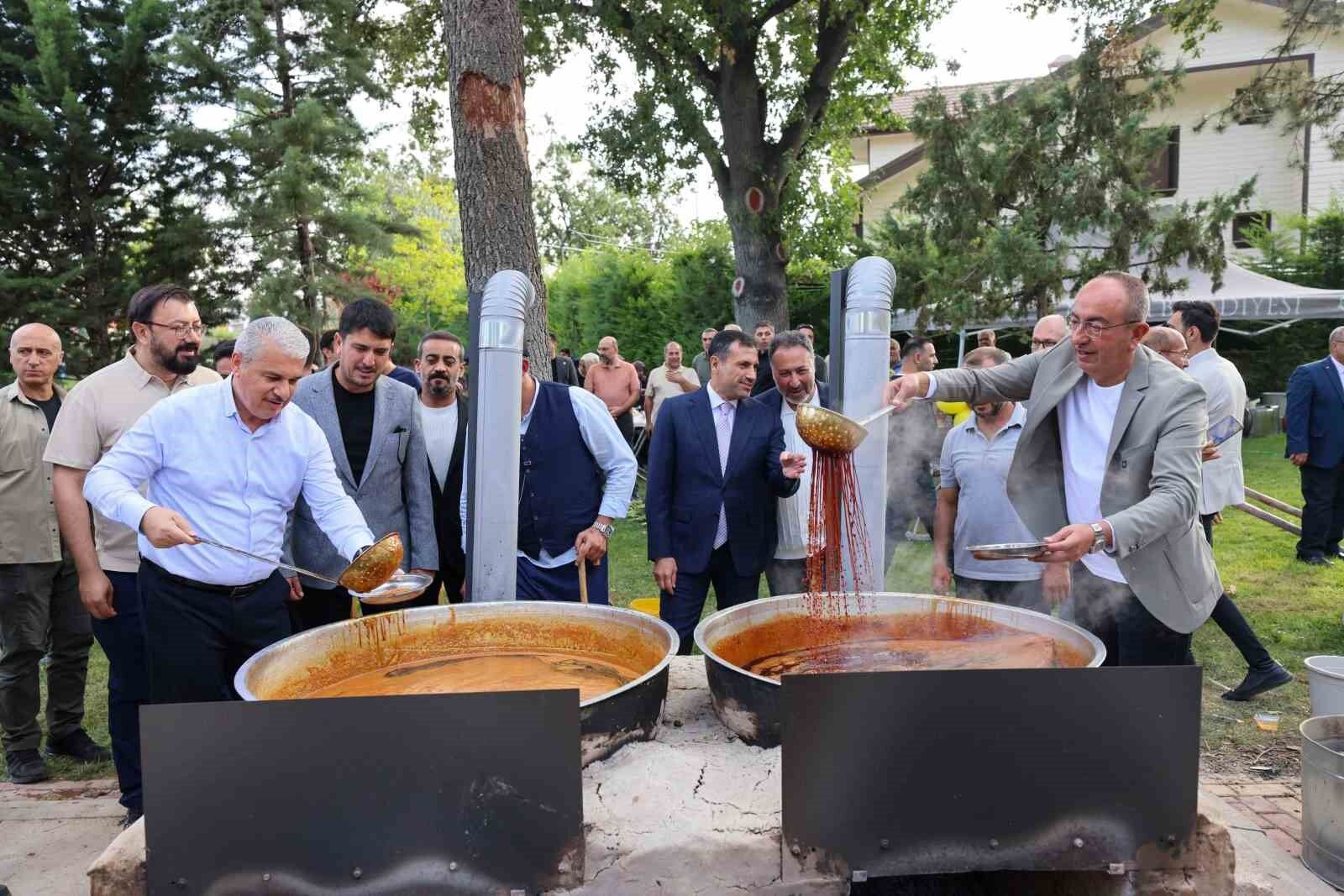 Önce bağbozumu ardından pekmezler kaynatıldı